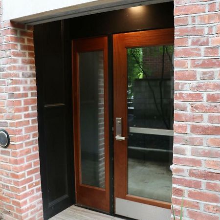 A Stylish Stay W/ A Queen Bed, Heated Floors.. #36 Brookline Exterior photo