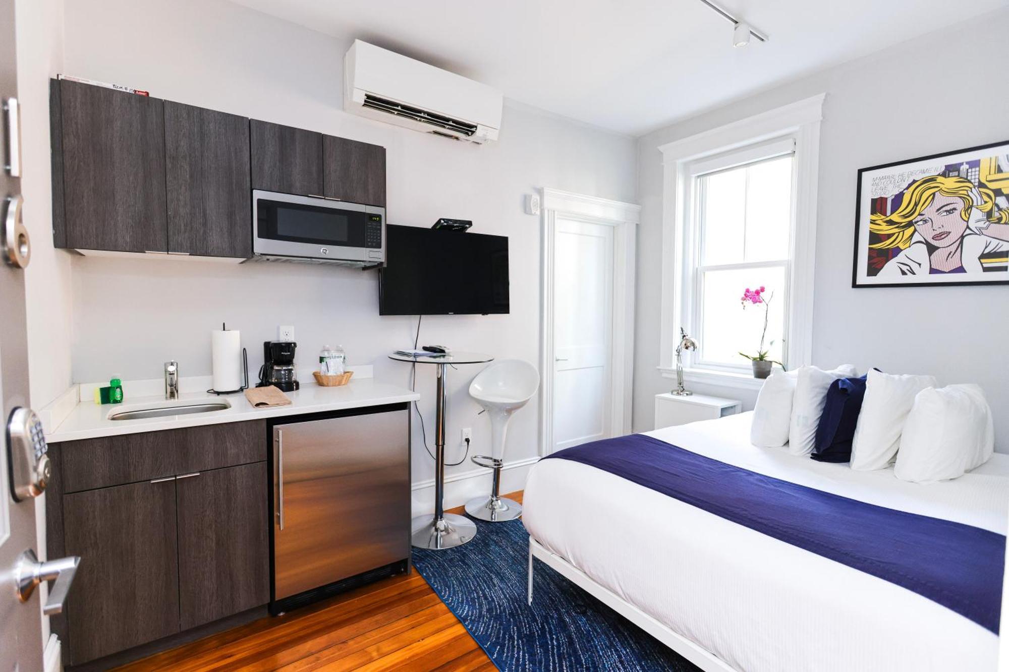 A Stylish Stay W/ A Queen Bed, Heated Floors.. #36 Brookline Exterior photo