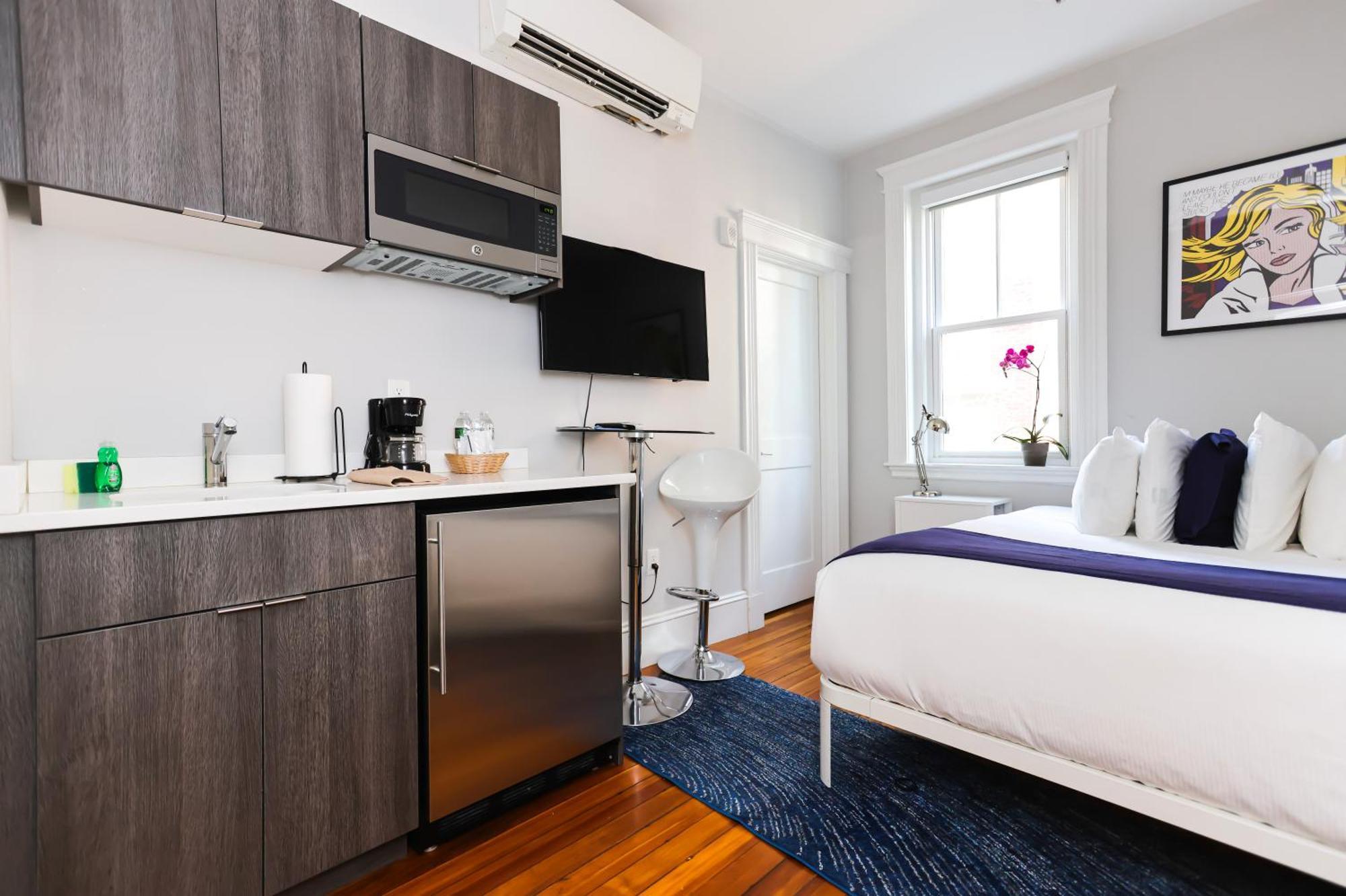 A Stylish Stay W/ A Queen Bed, Heated Floors.. #36 Brookline Exterior photo
