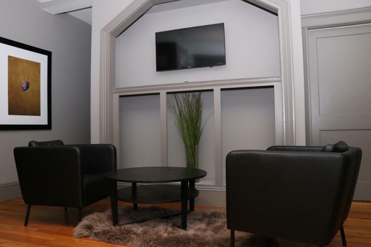 A Stylish Stay W/ A Queen Bed, Heated Floors.. #36 Brookline Exterior photo